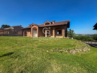 Villa in Vendita a Altavilla Monferrato, 440'000€, 580 m²