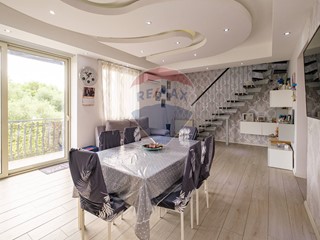 Quadrilocale in Vendita a Valverde, 177'000€, 124 m²