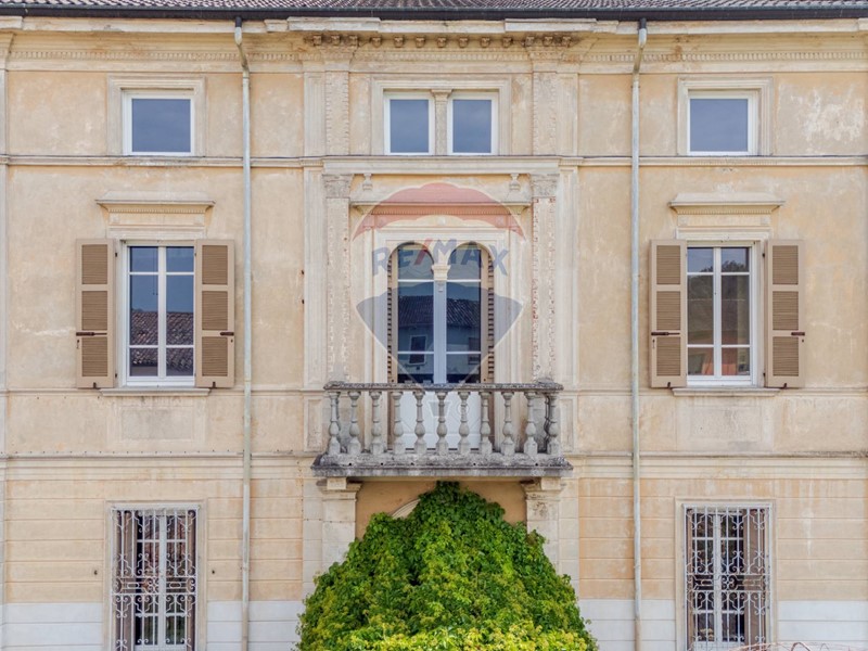 Villa in Vendita a Acquanegra sul Chiese, 280'000&euro;, 420 m²