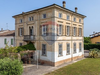 Villa in Vendita a Acquanegra sul Chiese, 280'000&euro;, 420 m²