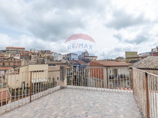 Casa Indipendente in Vendita a San Michele di Ganzaria, 60'000€, 400 m²