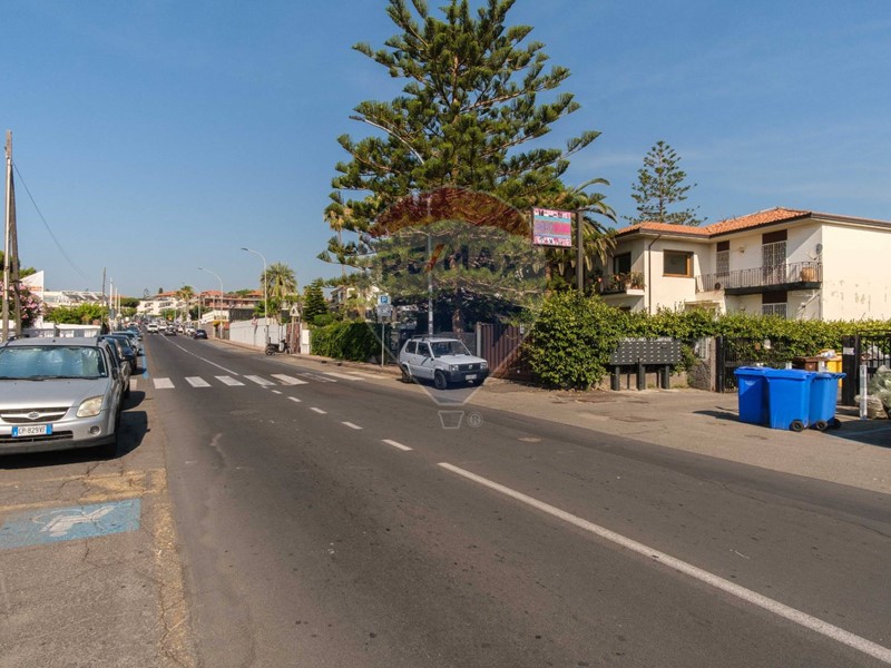 Immobile commerciale in Vendita a Aci Castello, 110'000€, 60 m²