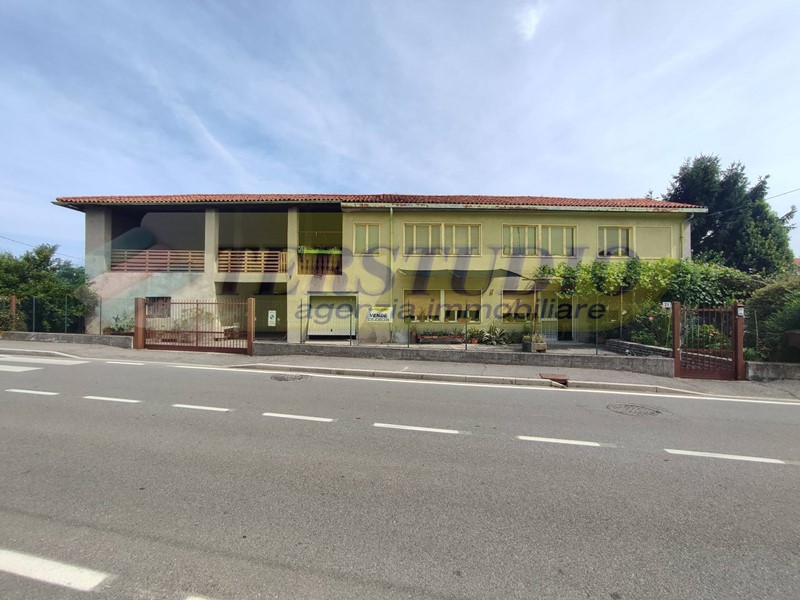 Villa in Vendita a Bonate Sopra, 180'000€, 315 m²