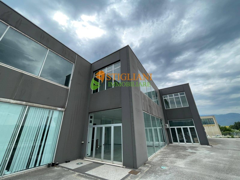 Immobile commerciale in Affitto a Monteroduni, 685 m²
