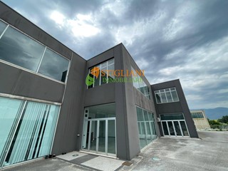 Immobile commerciale in Affitto a Monteroduni, 685 m²