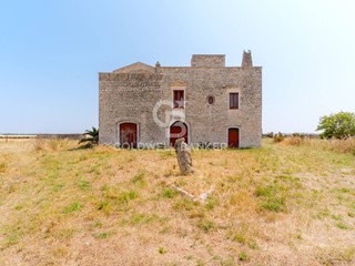 Rustico in Affitto a Rutigliano, 2'500€, 690 m²