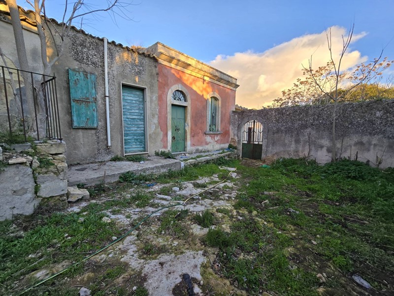 Rustico in Vendita a Noto, 460'000€, 600 m²