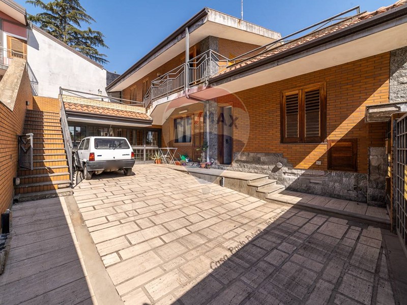 Trilocale in Vendita a Aci Catena, 73'000€, 100 m²