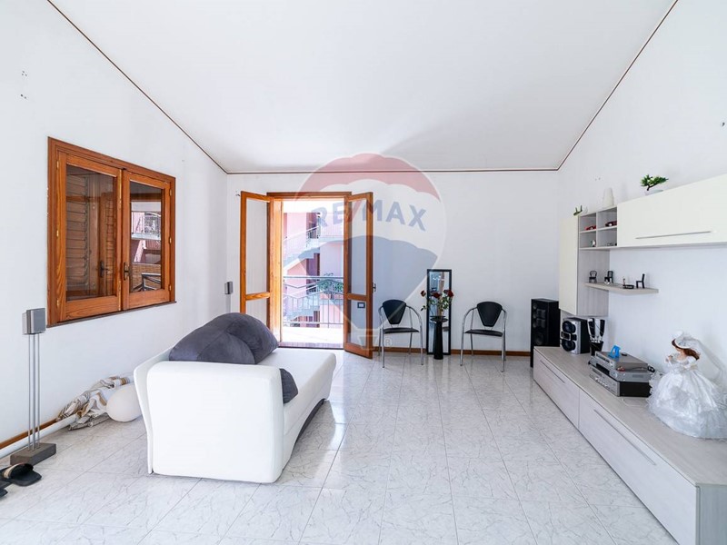 Casa Indipendente in Vendita a Aci Catena, 275'000€, 300 m²