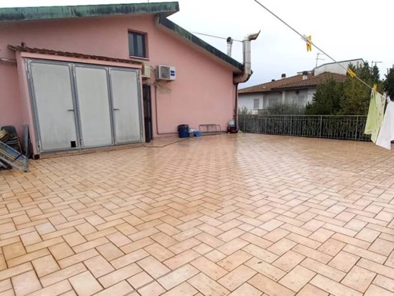 Villa in Vendita a Castelfranco di Sotto, 290'000€, 602 m², con Box