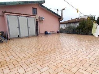 Villa in Vendita a Castelfranco di Sotto, 290'000€, 602 m², con Box
