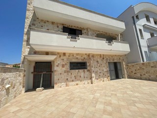 Villa in Vendita a Monteparano, 295'000€, 300 m², con Box