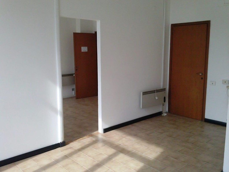 Ufficio in Affitto a Livorno, 400€, 120 m²