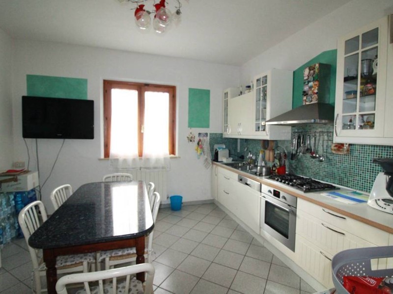 Villa in Vendita a Montopoli in Val d'Arno, zona San Romano, 400'000€, 335 m²