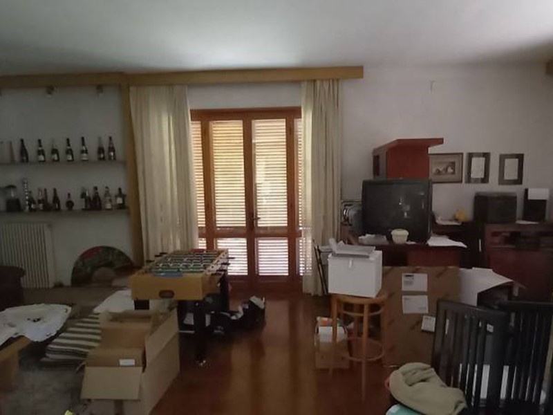 Villa in Vendita a Ponsacco, 350'000€, 421 m², arredato, con Box