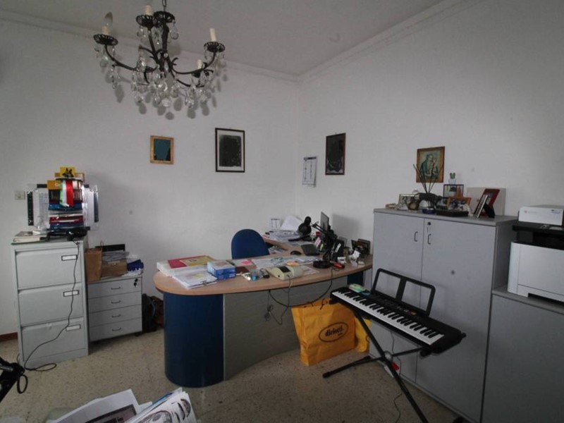 Villa in Vendita a Vicopisano, 250'000€, 260 m², con Box