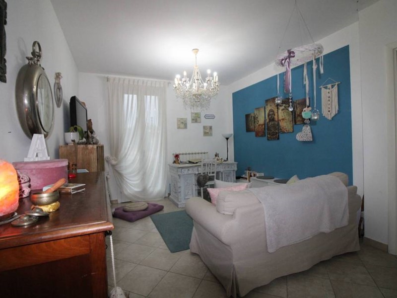 Trilocale in Vendita a Pontedera, zona Montecastello, 160'000€, 86 m², con Box