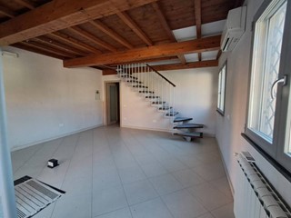 Casa Indipendente in Vendita a Ponsacco, 150'000€, 94 m²