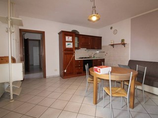 Trilocale in Vendita a Pontedera, zona Gello, 155'000€, 81 m², arredato