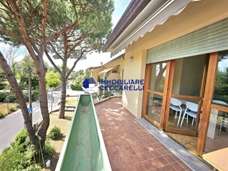 Quadrilocale in Vendita a Massa, zona Ronchi, 215'000&euro;, 75 m², arredato