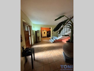 Casa Indipendente in Vendita a Empoli, 370'000€, 200 m², con Box