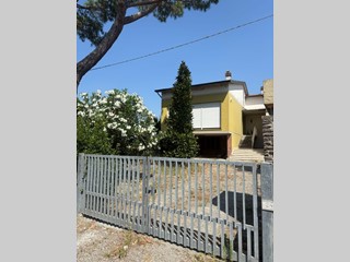 Villa bifamiliare in Vendita a Casciana Terme Lari, zona Perignano, 230'000€, 180 m²