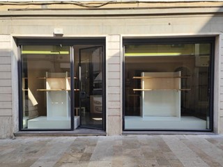 Negozio in Affitto a Fucecchio, 600&euro;, 55 m²