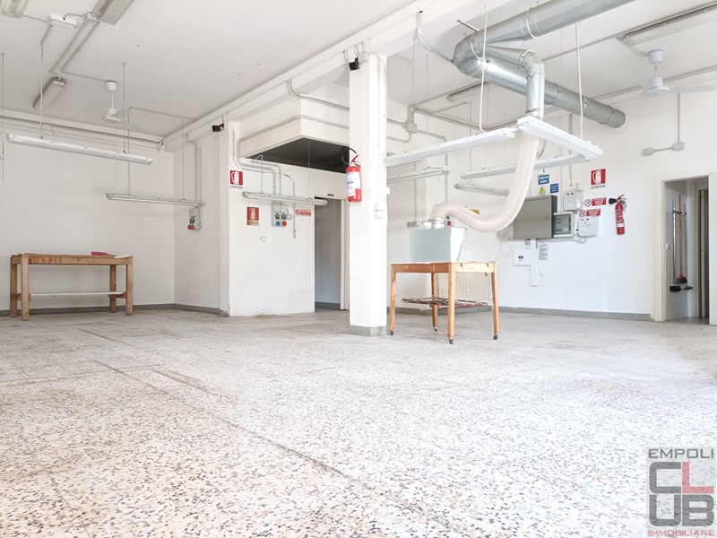 Capannone in Affitto a Vinci, zona Spicchio, 1'650€, 200 m²