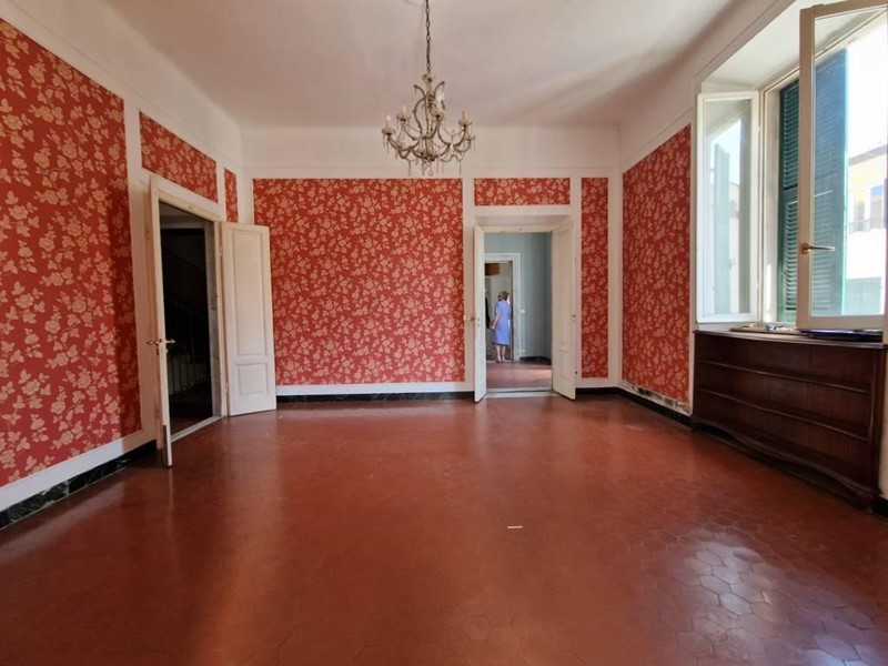Appartamento in Vendita a Carrara, 220'000€, 130 m²