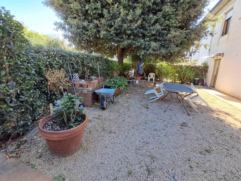 Casa Indipendente in Vendita a Crespina Lorenzana, 240'000€, 222 m², arredato