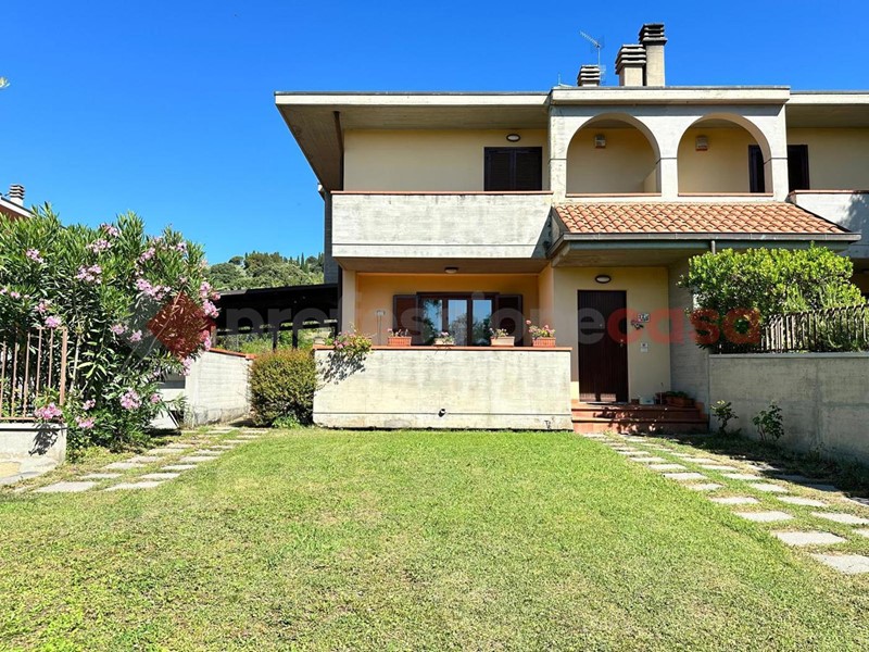 Villa bifamiliare in Vendita a Arezzo, 400'000&euro;, 222 m², arredato