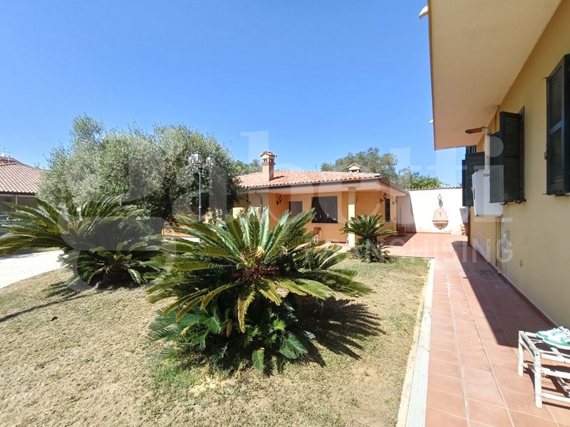 Villa bifamiliare in Vendita a Anzio, 390'000€, 376 m²