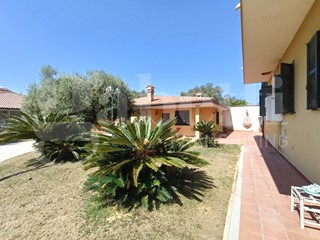 Villa bifamiliare in Vendita a Anzio, 390'000€, 376 m²