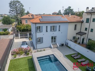 Villa in Vendita a Monza, 1'590'000€, 220 m², arredato