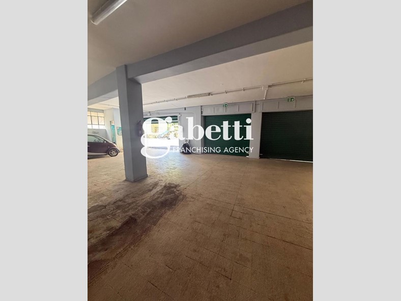 Box in Vendita a Roma, 547 m²