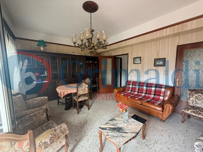 Appartamento in Vendita a Messina, 95'000€, 137 m²