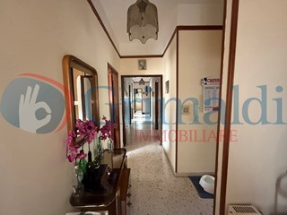 Appartamento in Vendita a Messina, 95'000€, 137 m²