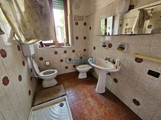 Trilocale in Vendita a Bernate Ticino, 54'000€, 110 m²