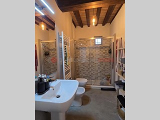 Casa Indipendente in Vendita a Civitella in Val di Chiana, 190'000€, 153 m²