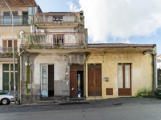 Trilocale in Vendita a Zafferana Etnea, 28'000€, 88 m²