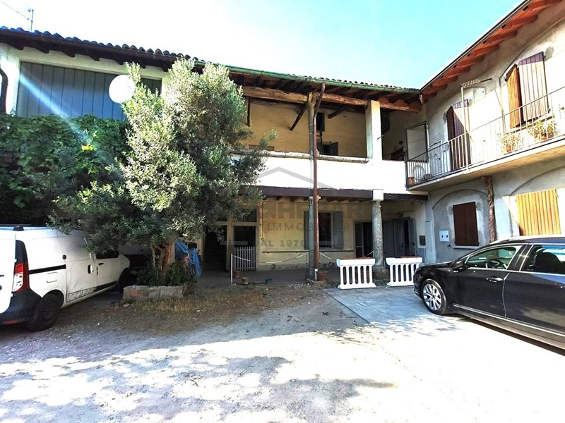 Rustico in Vendita a Villa d'Adda, 69'000€, 270 m²