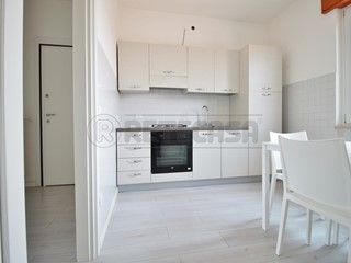 Appartamento in Vendita a Vicenza, 140'000€, 84 m², con Box