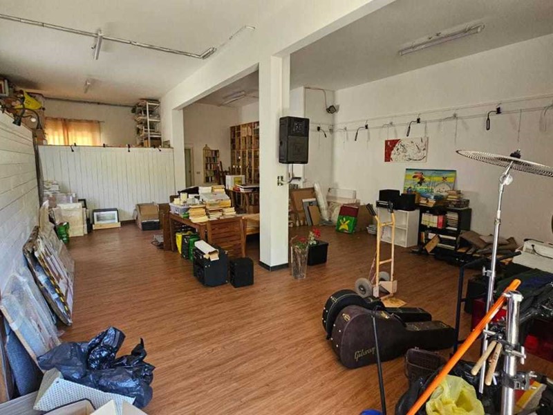 Capannone in Affitto a Avegno, zona Testana, 540€, 95 m²