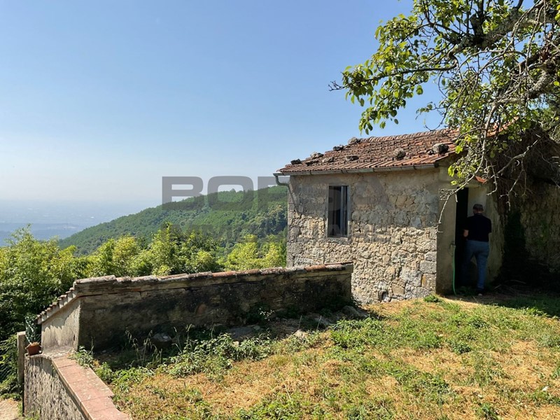 Casa Indipendente in Vendita a Pistoia, zona Cireglio, 160'000€, 300 m²