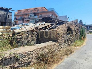 Casa Indipendente in Vendita a Catania, 115'000&euro;, 40000 m², arredato, con Box