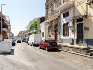 Quadrilocale in Vendita a Catania, 83'000&euro;, 86 m²