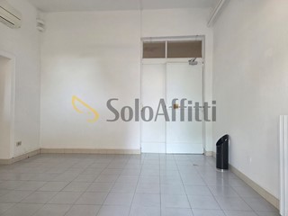 Ufficio in Affitto a Limbiate, 520€, 63 m²