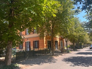 Appartamento in Vendita a Medesano, zona Sant'andrea Bagni, 100'000&euro;, 183 m²