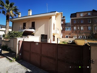 Bilocale in Vendita a Pescara, 75'000€, 76 m²