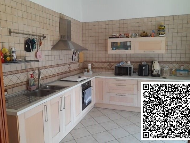 Trilocale in Vendita a Napoli, 135'000€, 75 m²